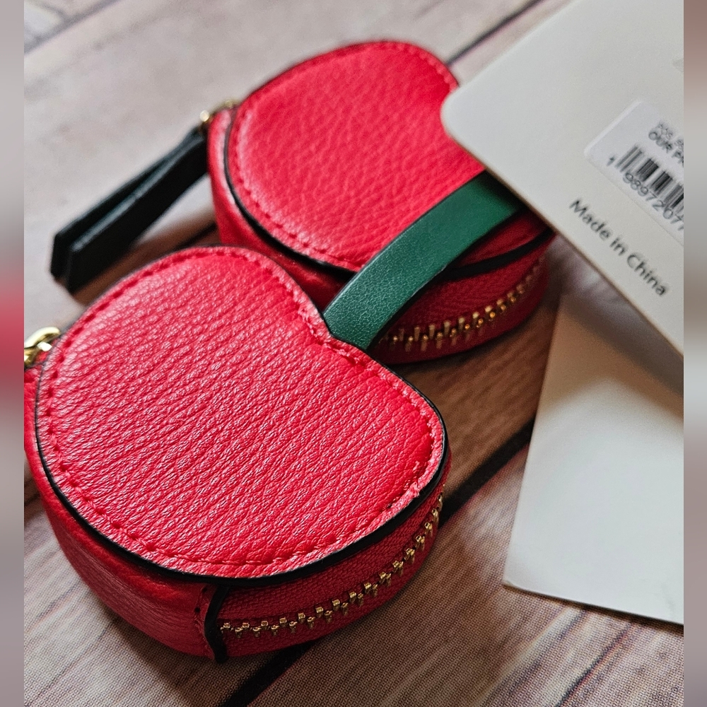 DSW Red Heart Bag Charm with Gold Accents NWT - Picture 6 of 11